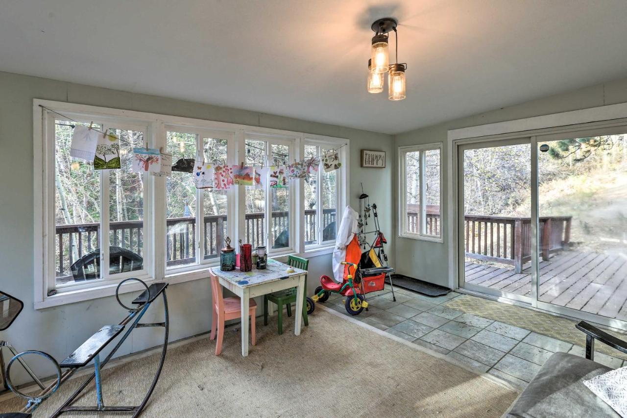 Stunning Golden Home With Deck About 35 Mi To Denver! 外观 照片