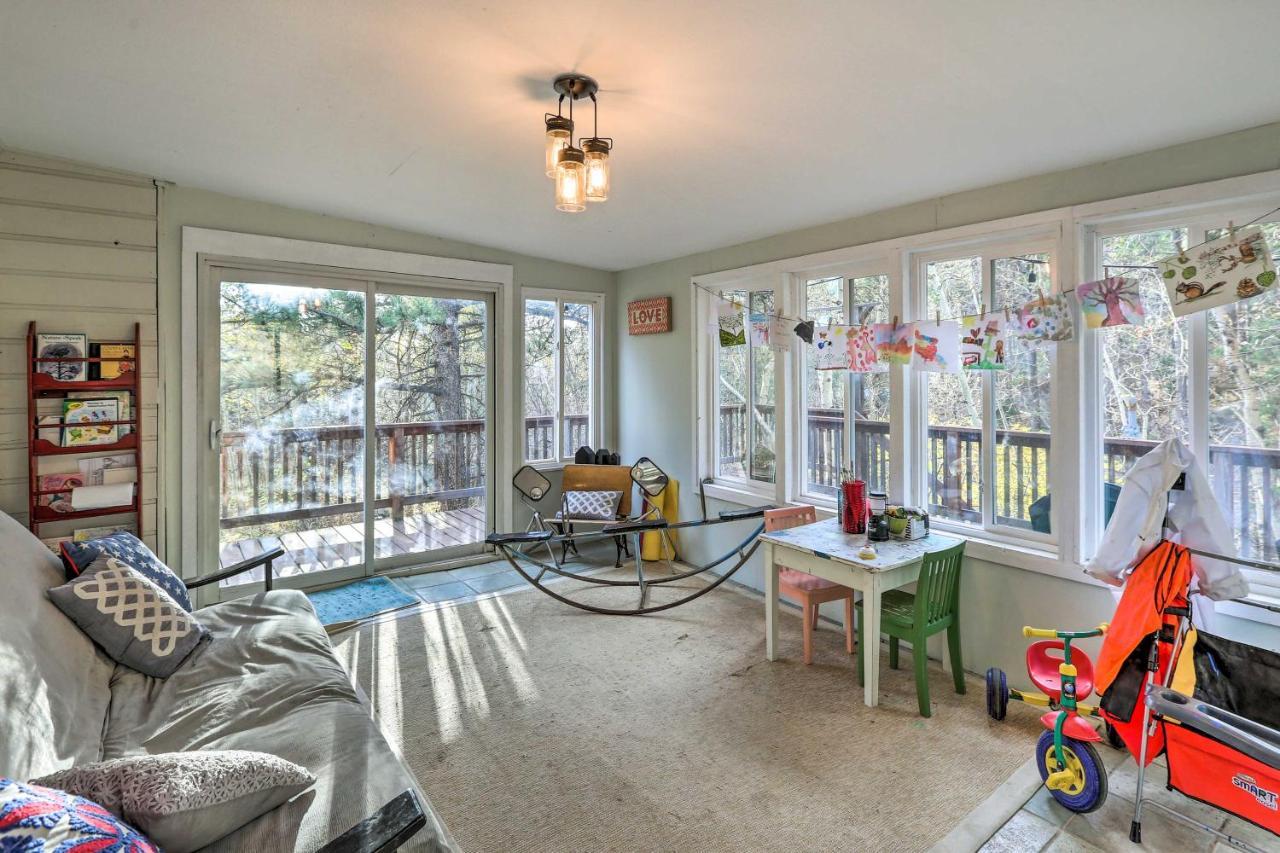 Stunning Golden Home With Deck About 35 Mi To Denver! 外观 照片
