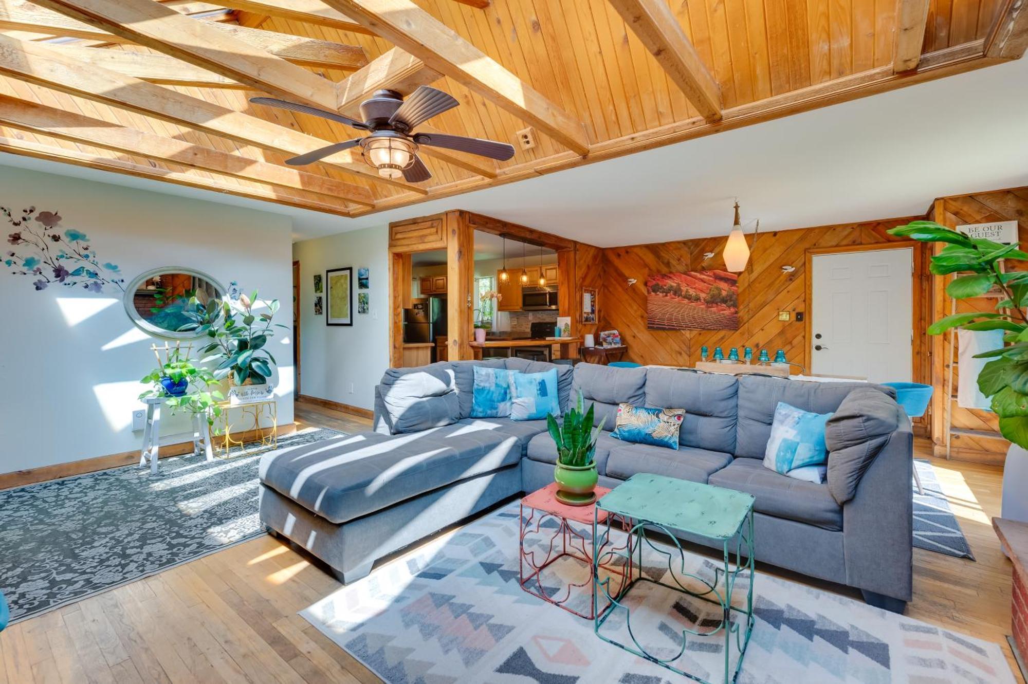 Stunning Golden Home With Deck About 35 Mi To Denver! 外观 照片