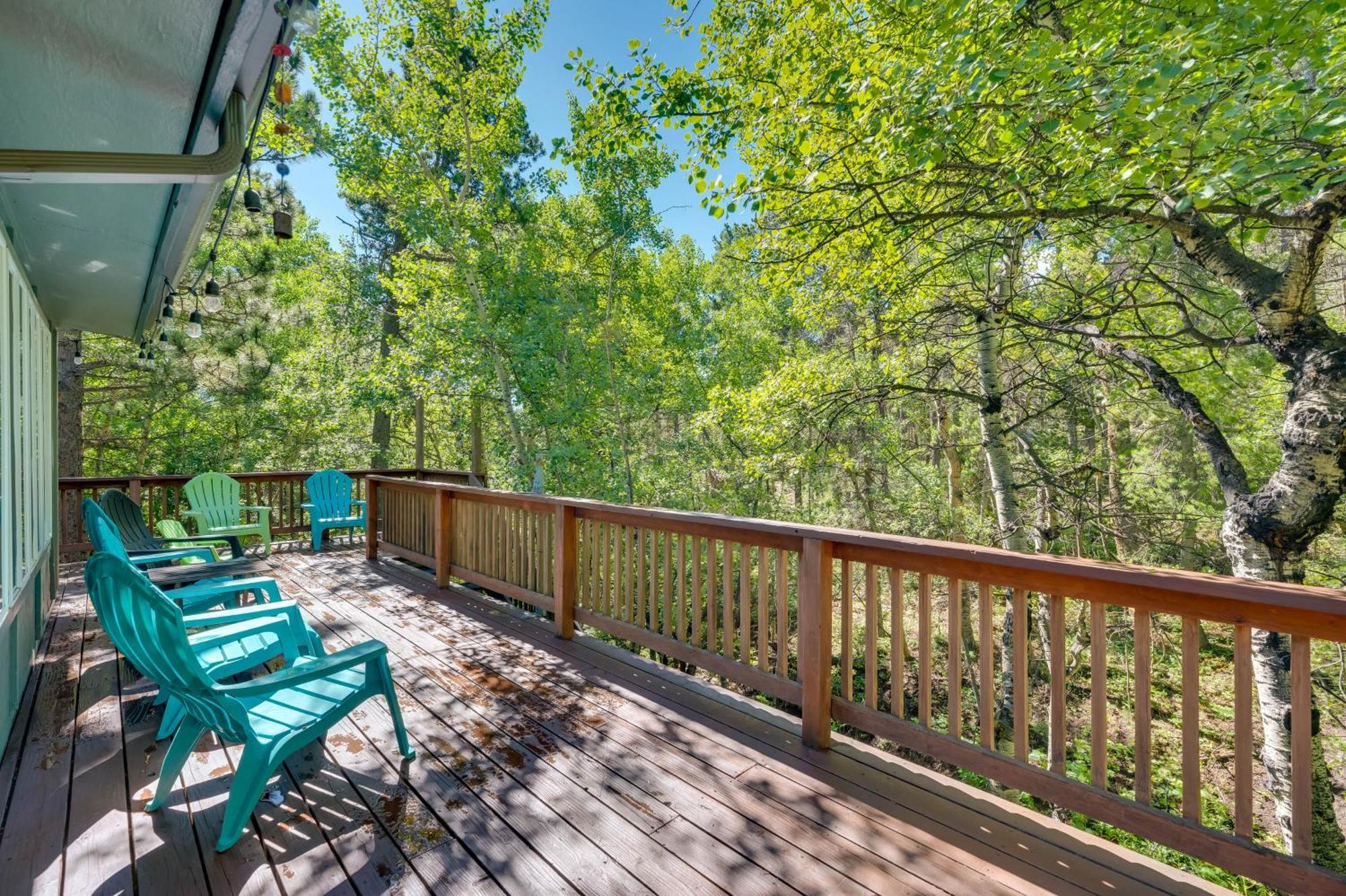 Stunning Golden Home With Deck About 35 Mi To Denver! 外观 照片